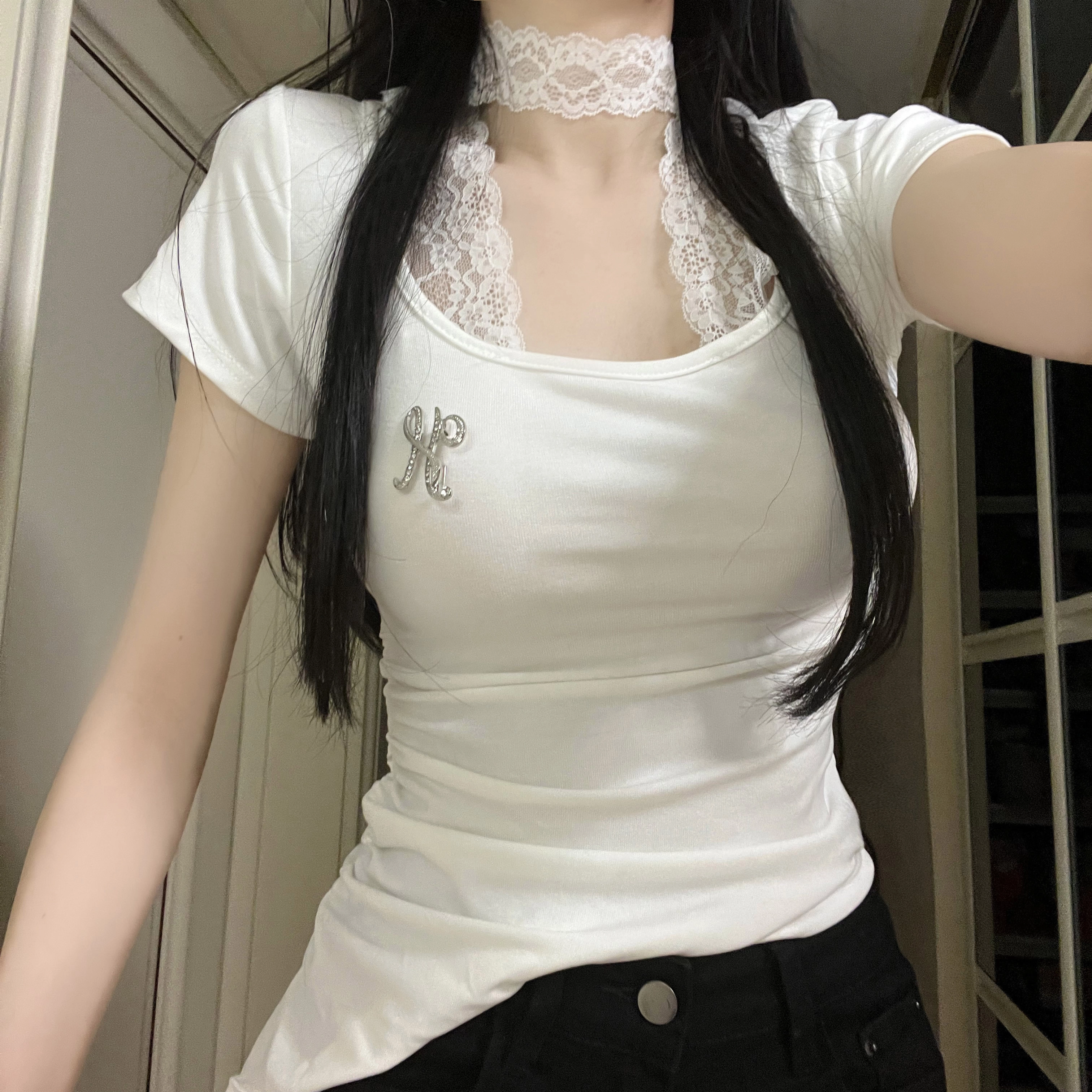 花山家的猫 挂脖蕾丝不规则纯色短袖针织衫 女款