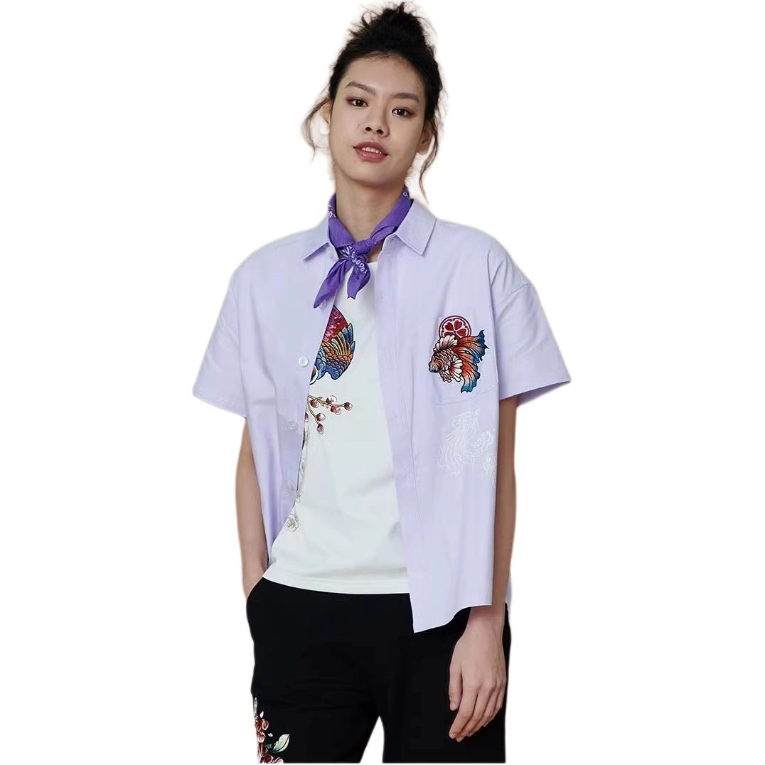 鬼洗 翻领金鱼印绣花纽扣短袖衬衫 女款