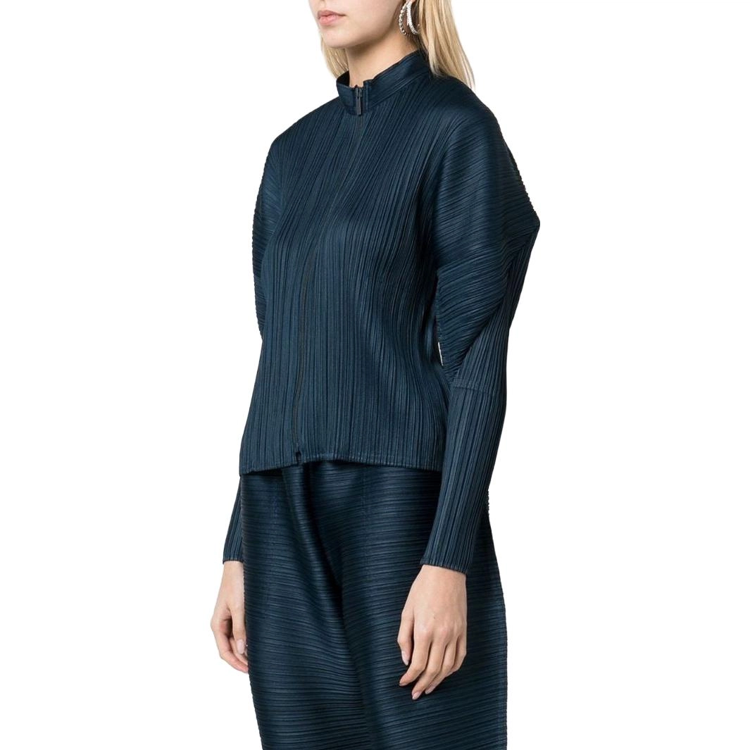 PLEATS PLEASE ISSEY MIYAKE