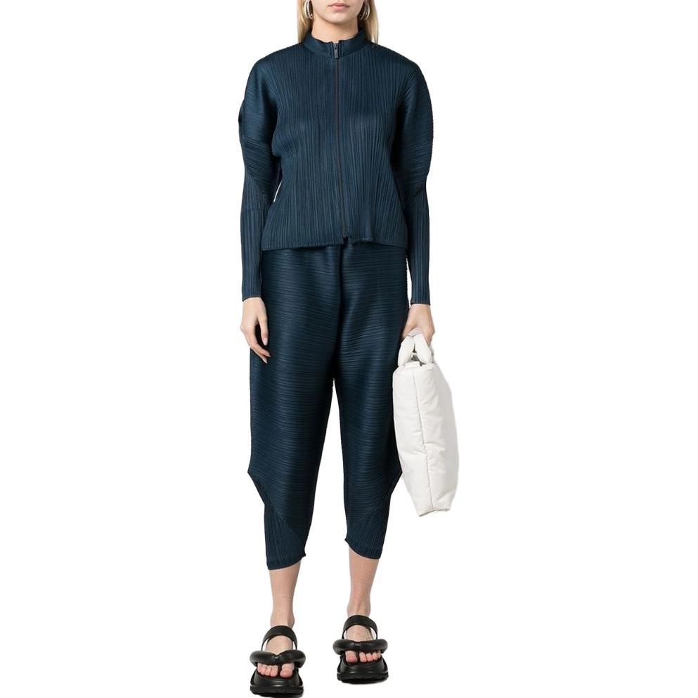 PLEATS PLEASE ISSEY MIYAKE