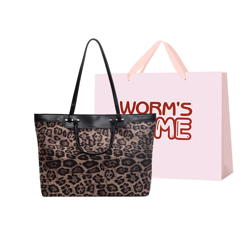 WORM'S HOME Tote