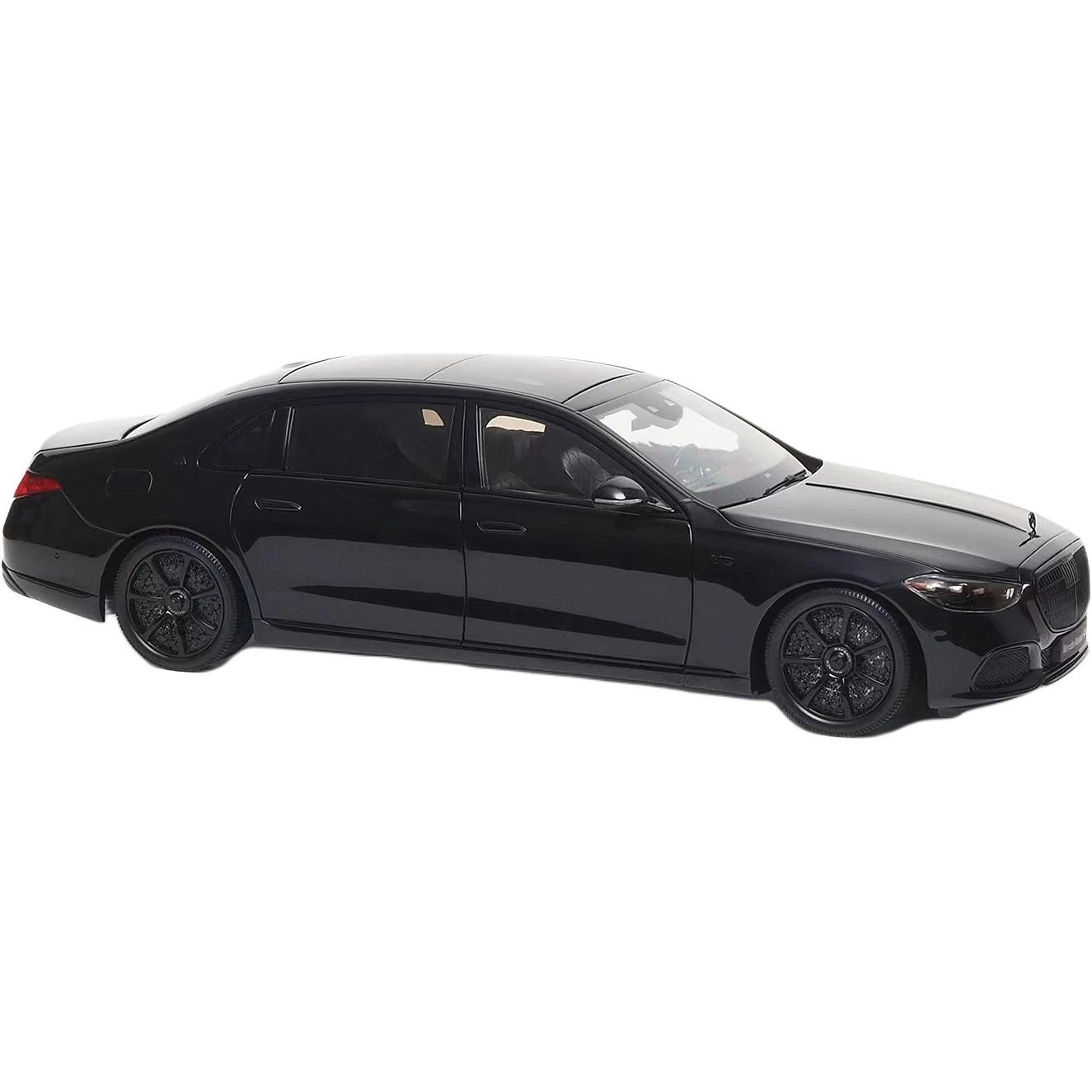 Almost Real 118 S S680S-Class