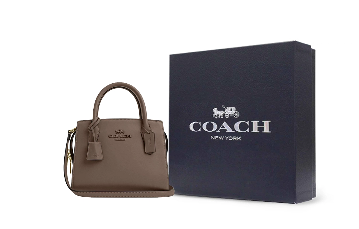 COACH Andrea Carryall 22 Logo