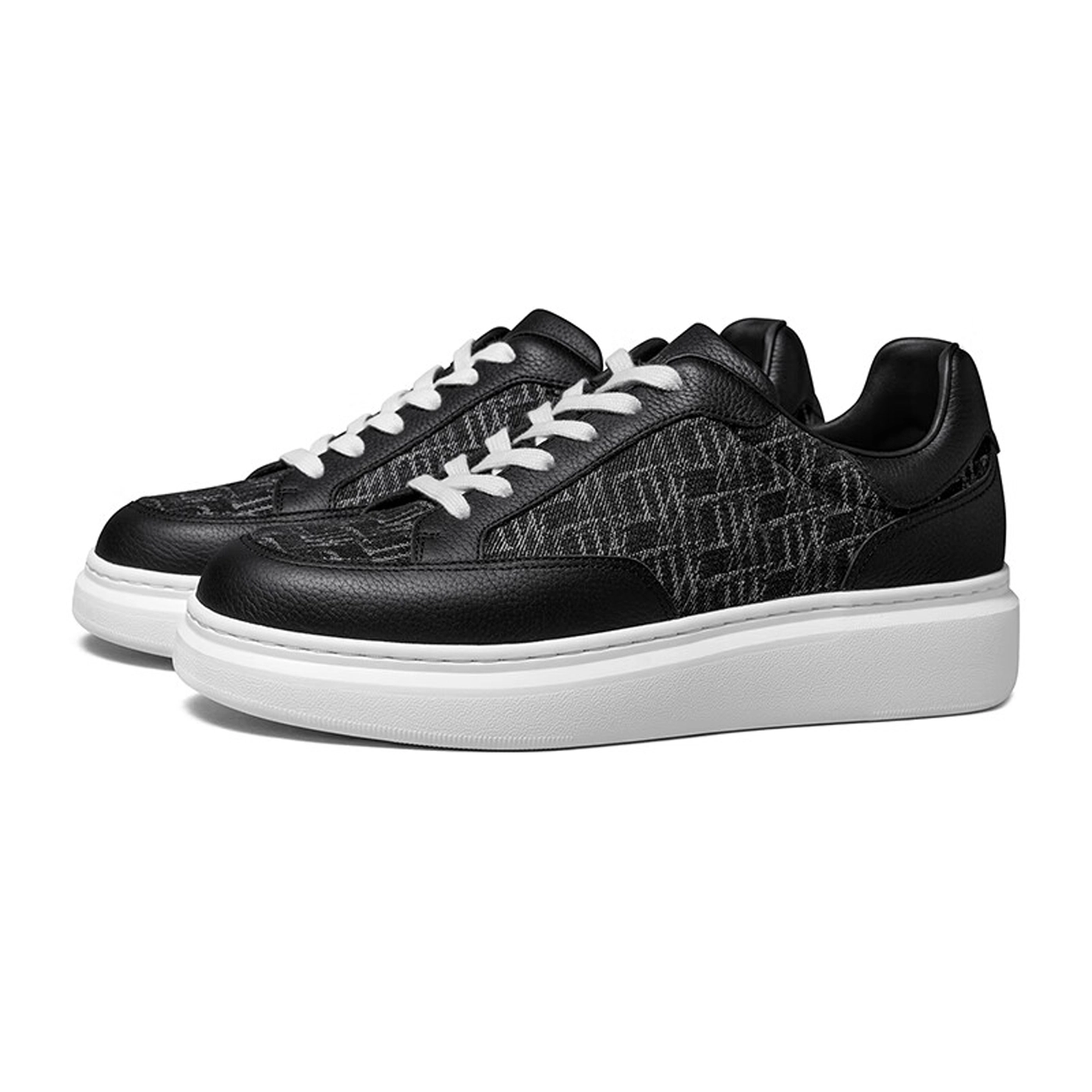 THOM WILLS trainer
