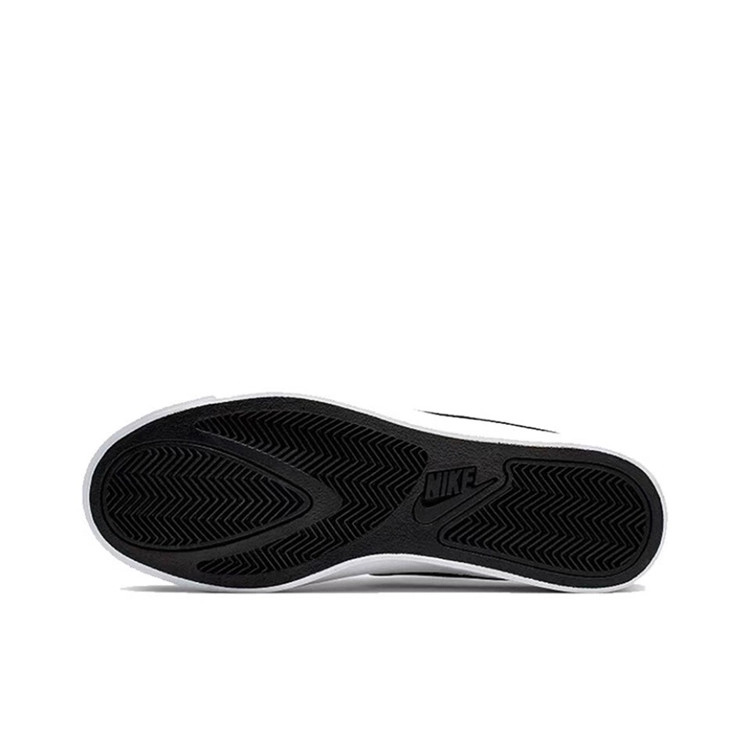 Nike Court Royale