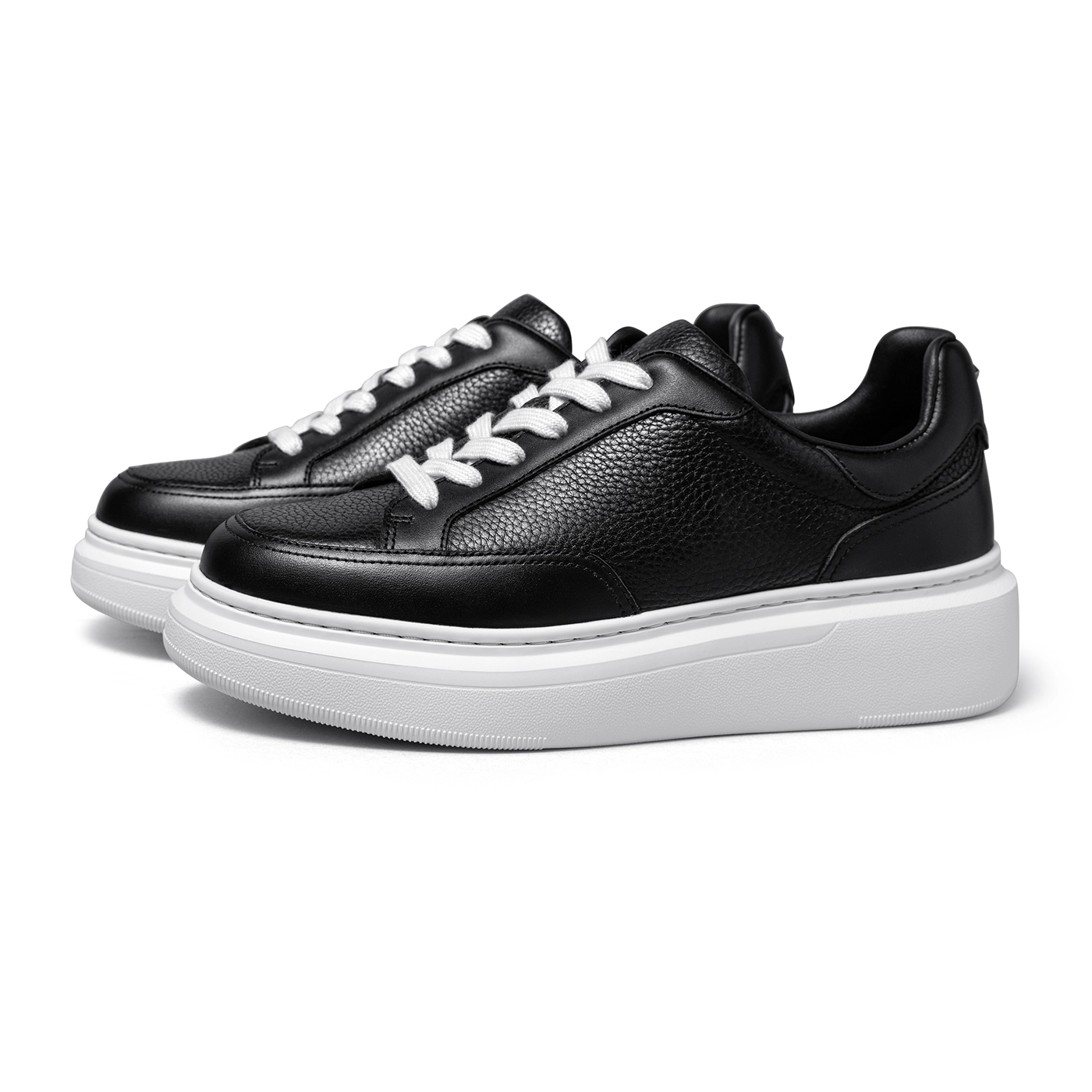 THOM WILLS trainer