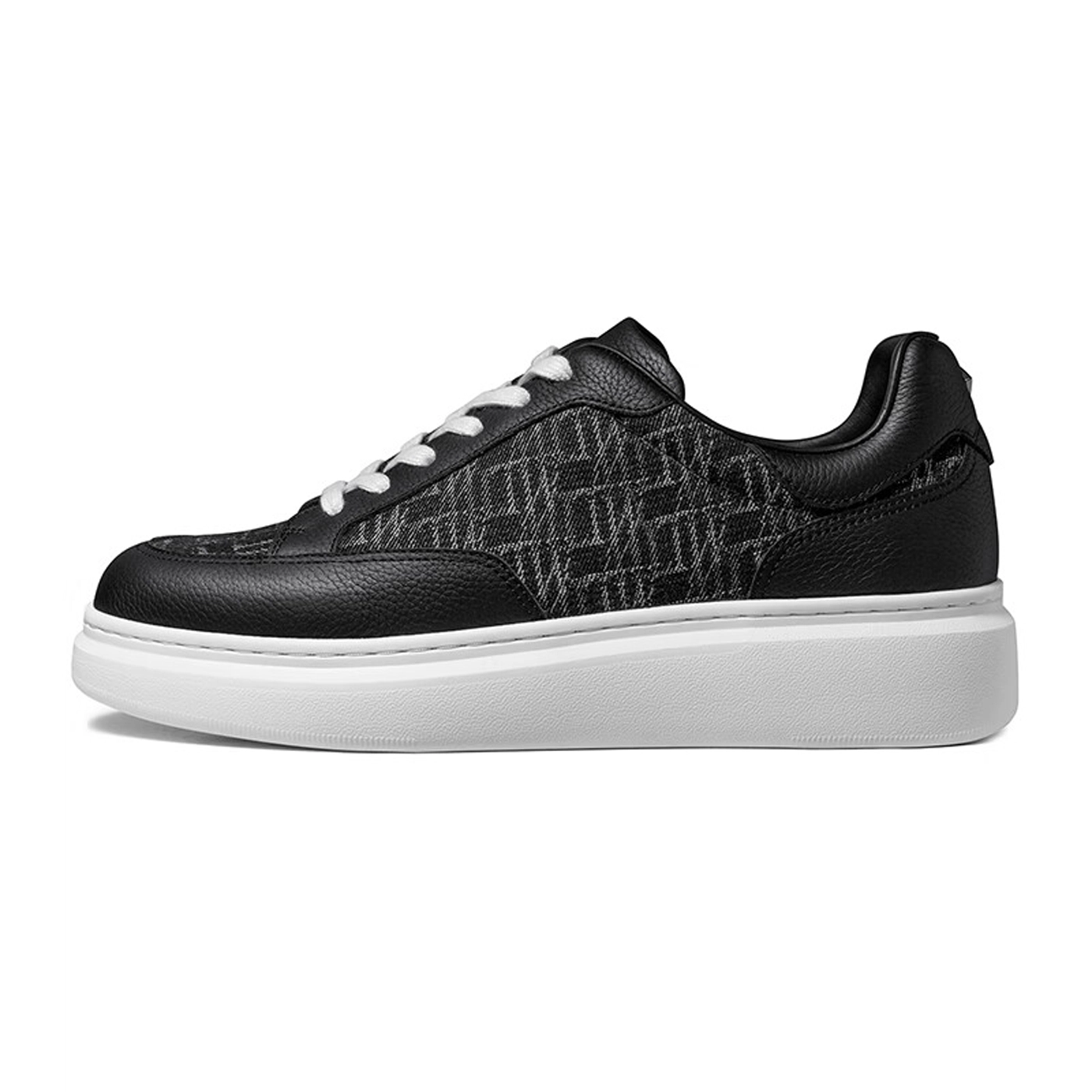 THOM WILLS trainer