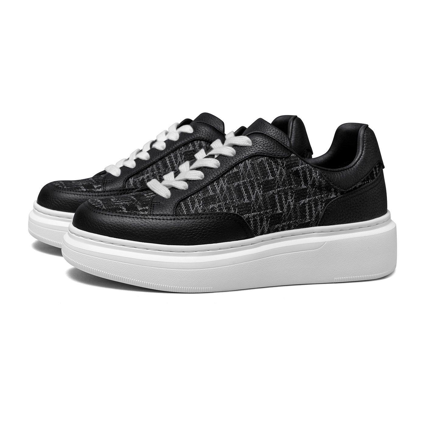THOM WILLS trainer
