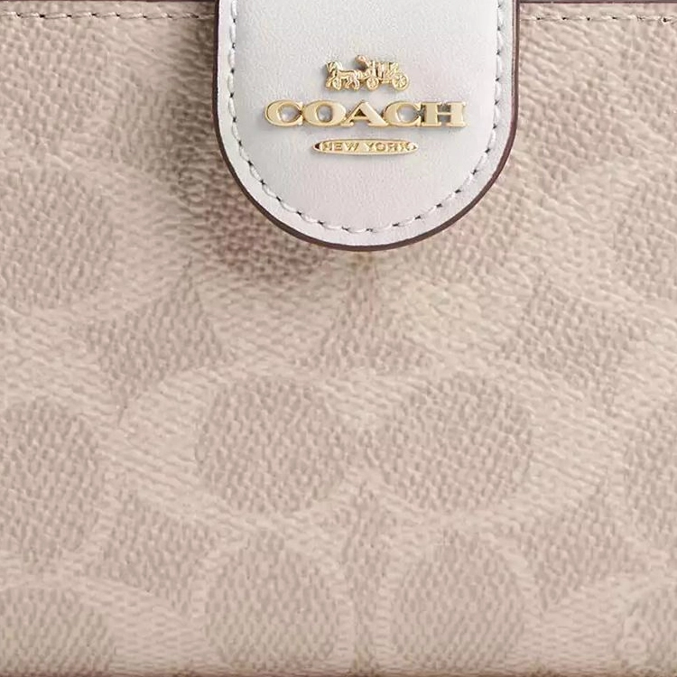 COACH Corner ZipSignature 13