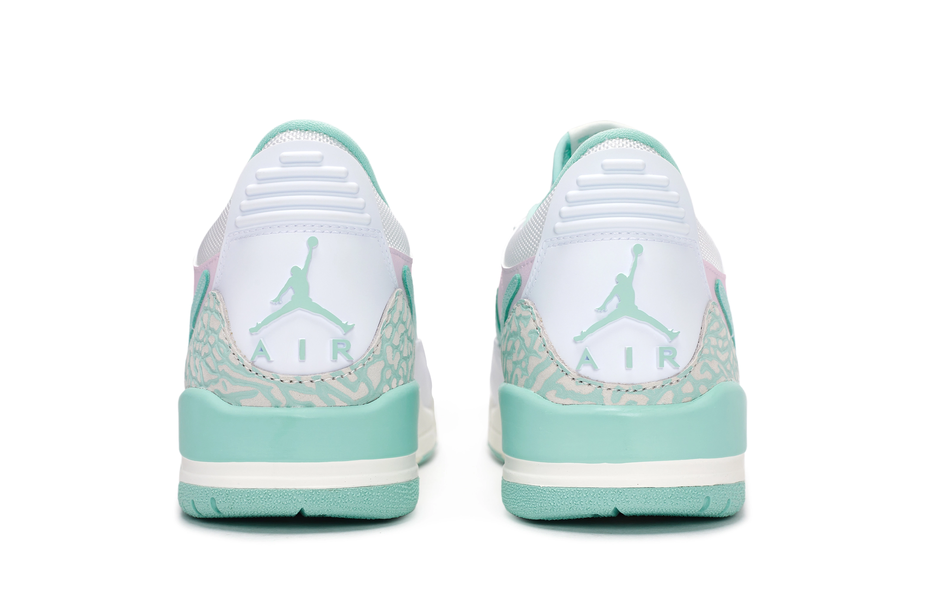 Jordan Legacy 312 811 vibe