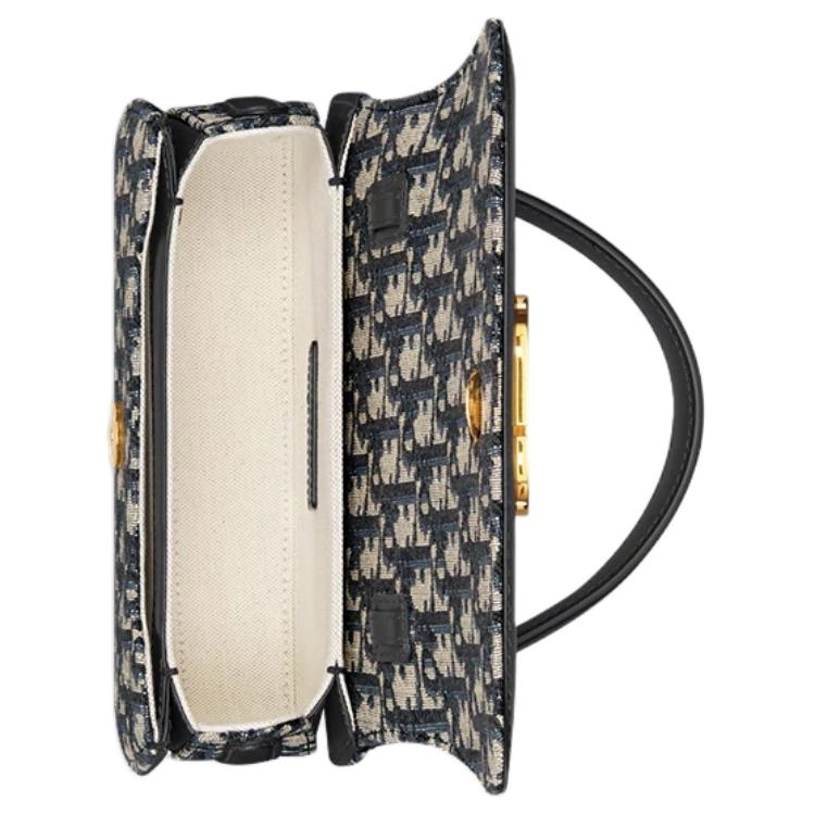 DIOR 30 Montaigne