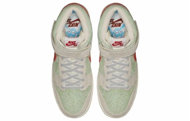 Nike Dunk SB White Widow