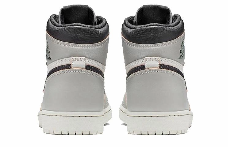 Nike x Jordan Air Jordan 1 Retro High OG Light Bone