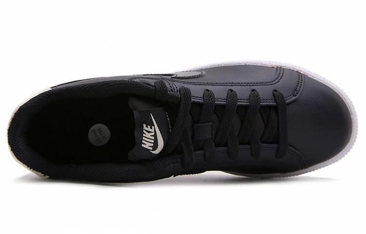 Nike Court Royale