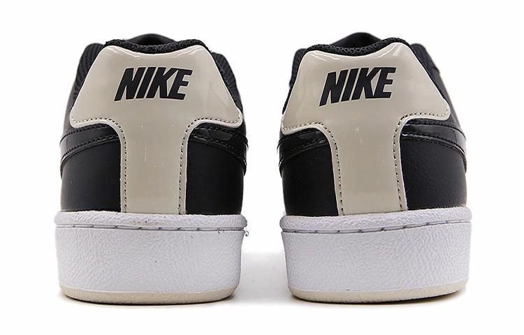 Nike Court Royale