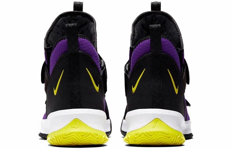 Nike zoom soldier 13