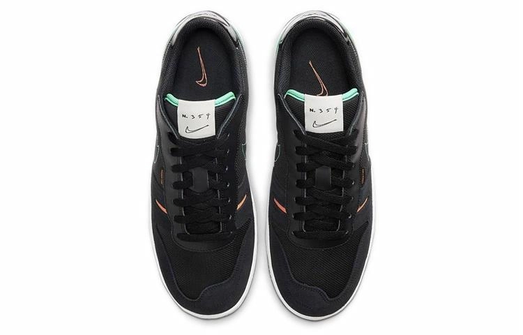 Nike Squash Type