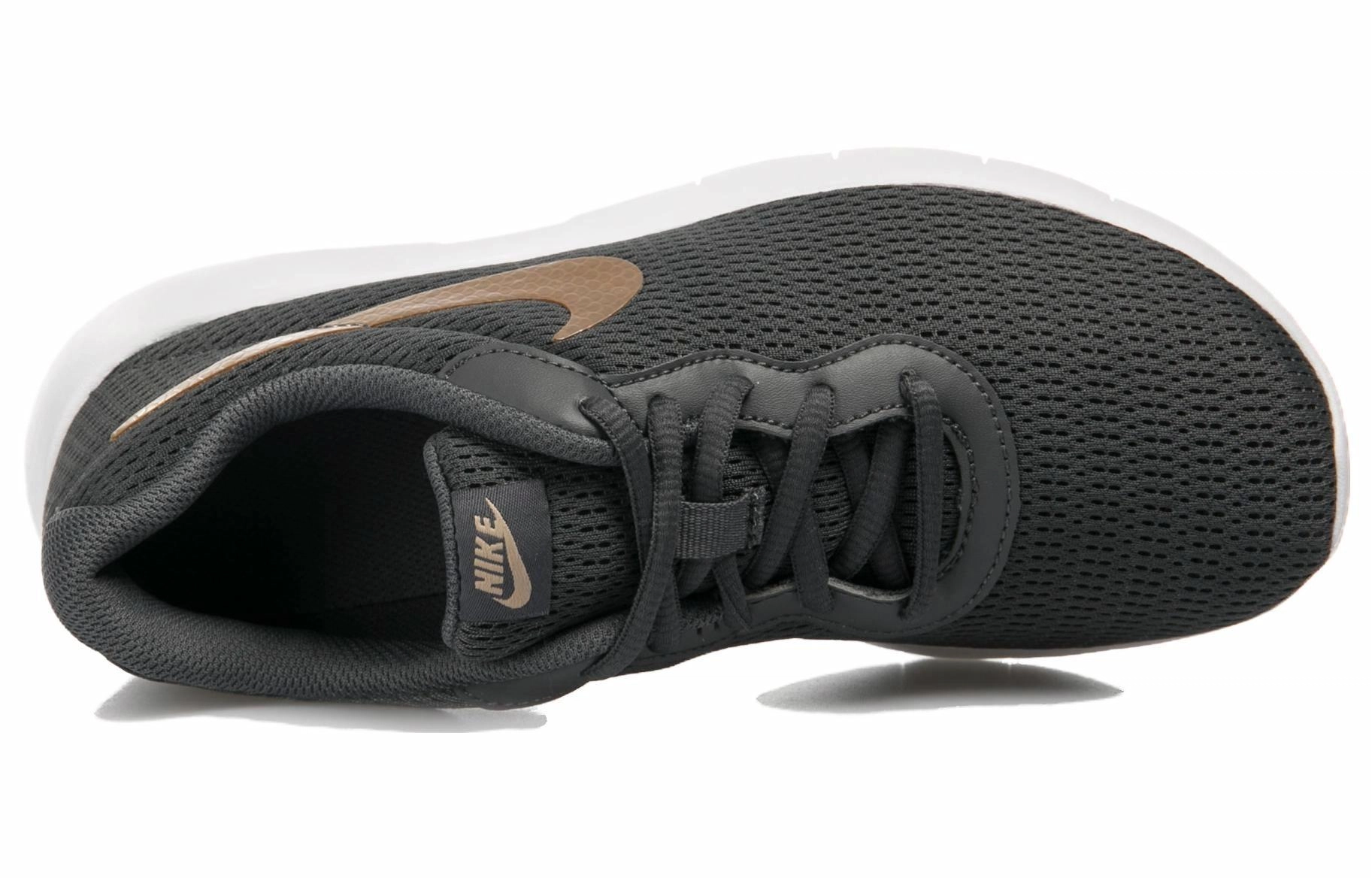 Nike Tanjun