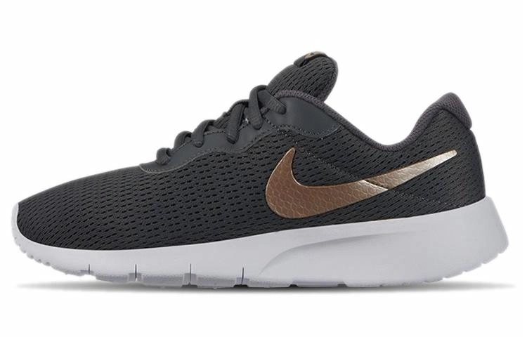 Nike Tanjun
