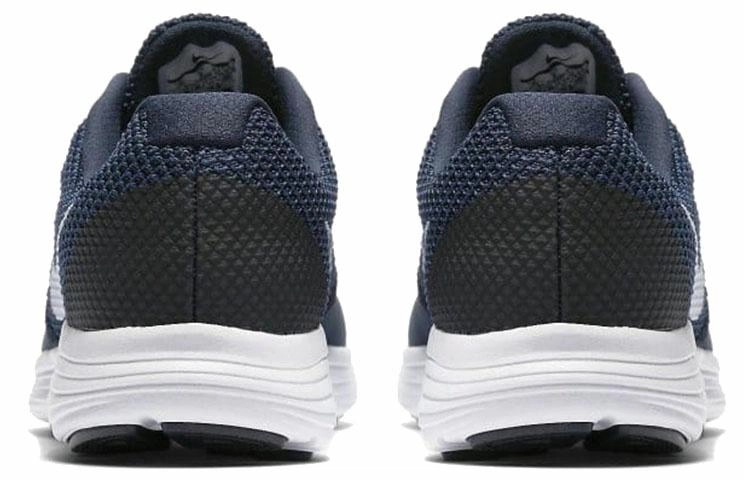 Nike REVOLUTION 3