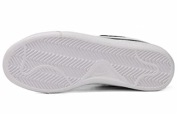 Nike Court Royale