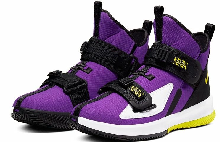 Nike zoom soldier 13