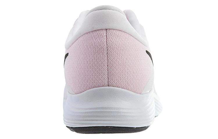 Nike REVOLUTION 4