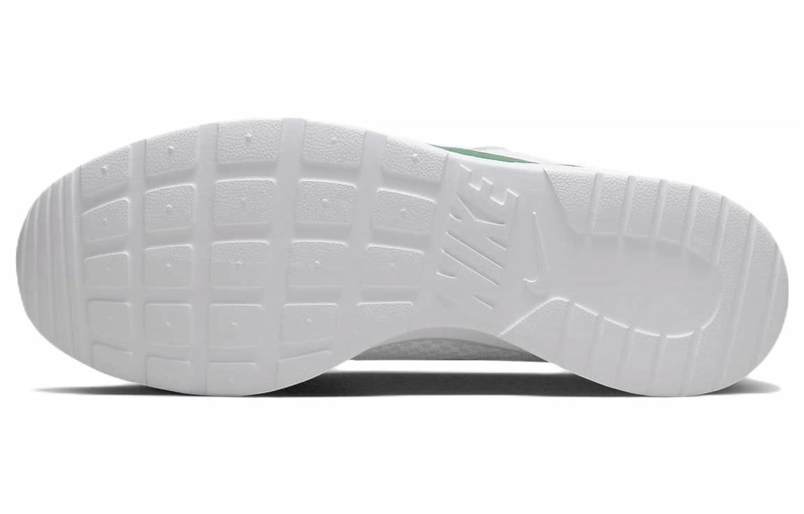 Nike Tanjun