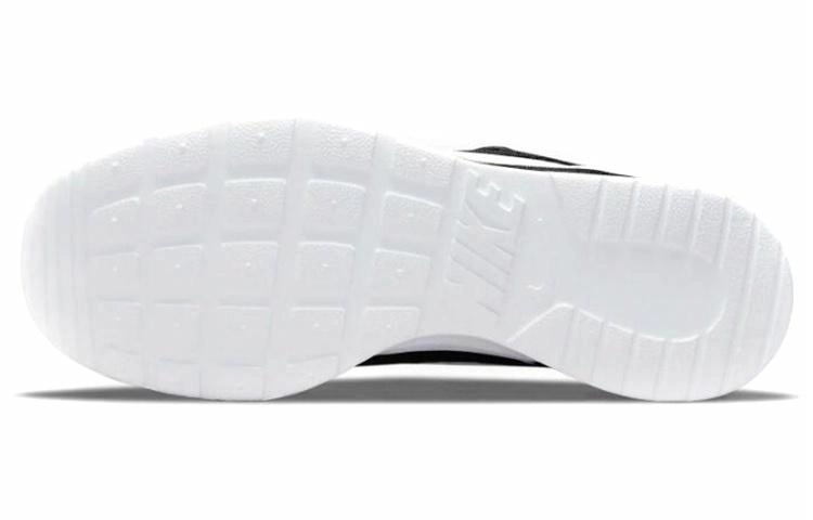 Nike Tanjun