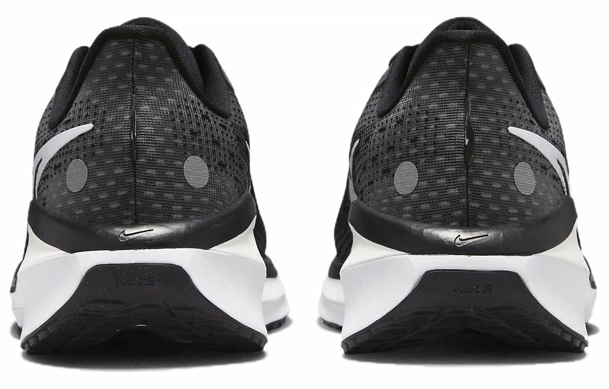 Nike Vomero 17