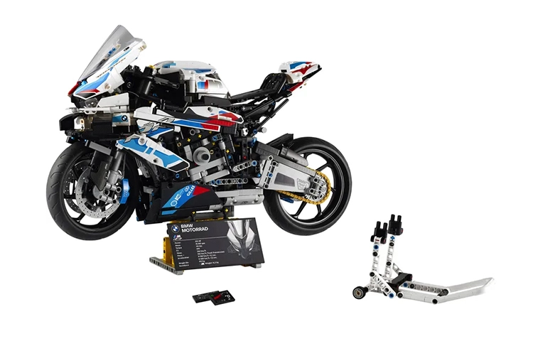 LEGO BMW M1000RR 42130