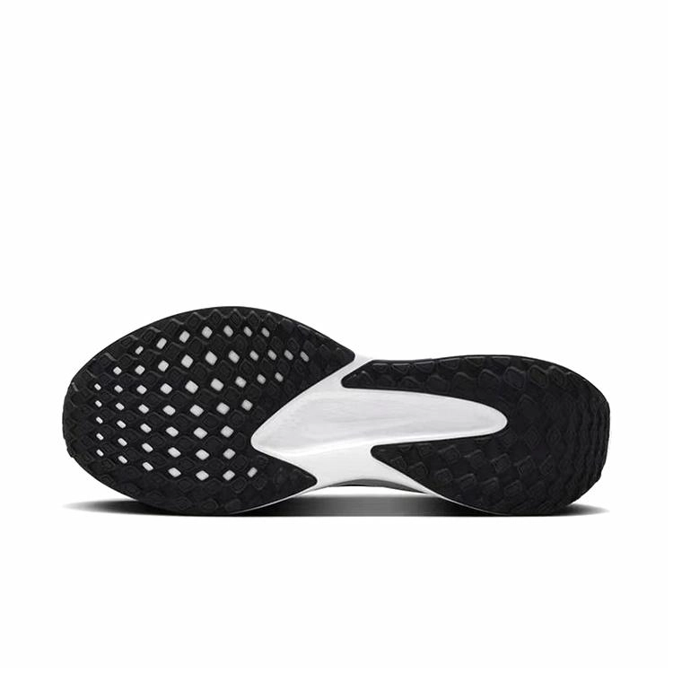 Nike Quest 6
