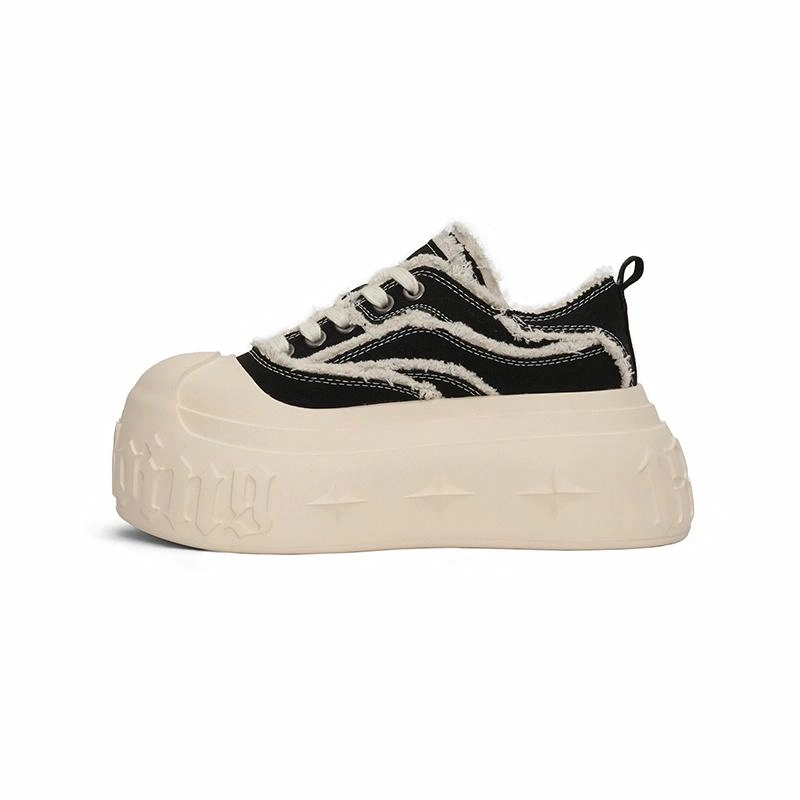 1807 GOTHIC LACE UP