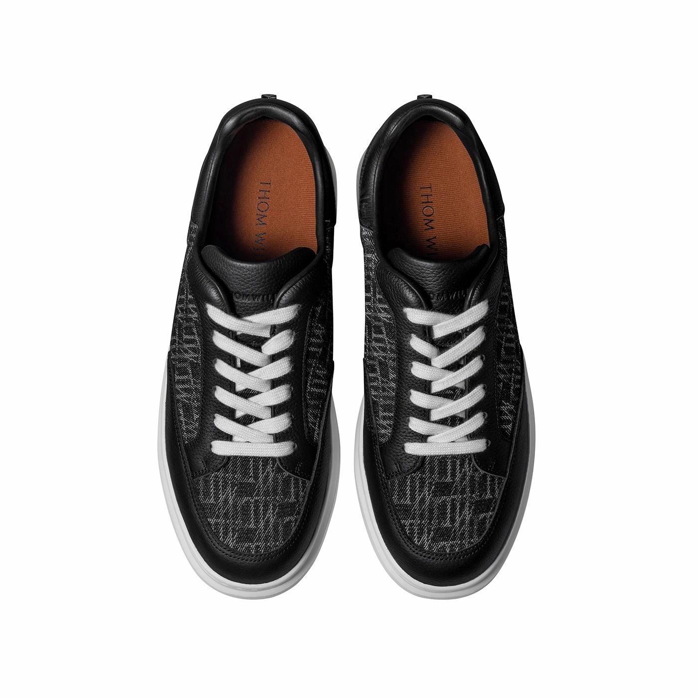 THOM WILLS trainer