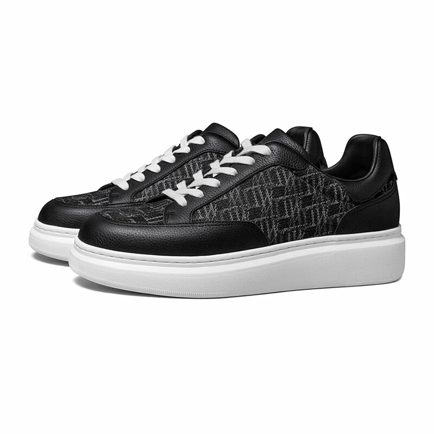 THOM WILLS trainer