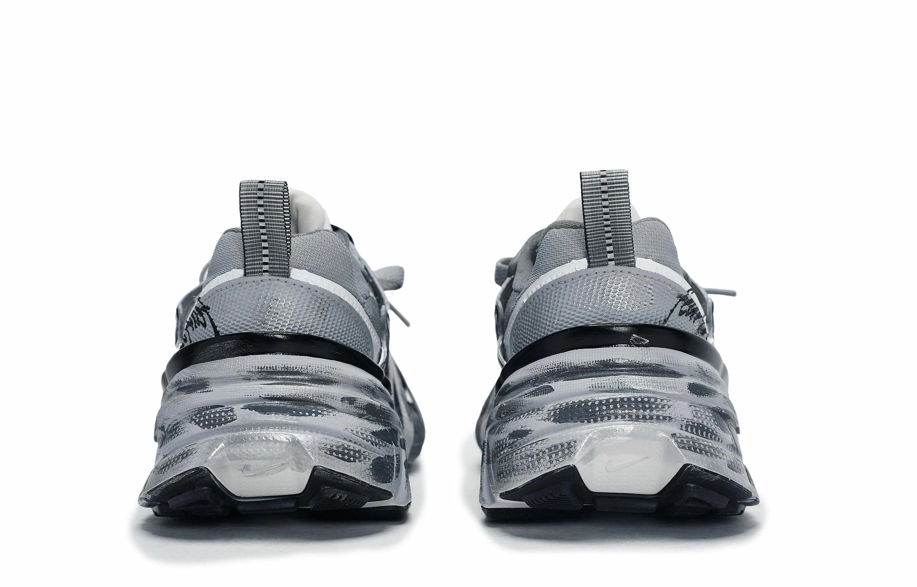 Nike V2K Run 811