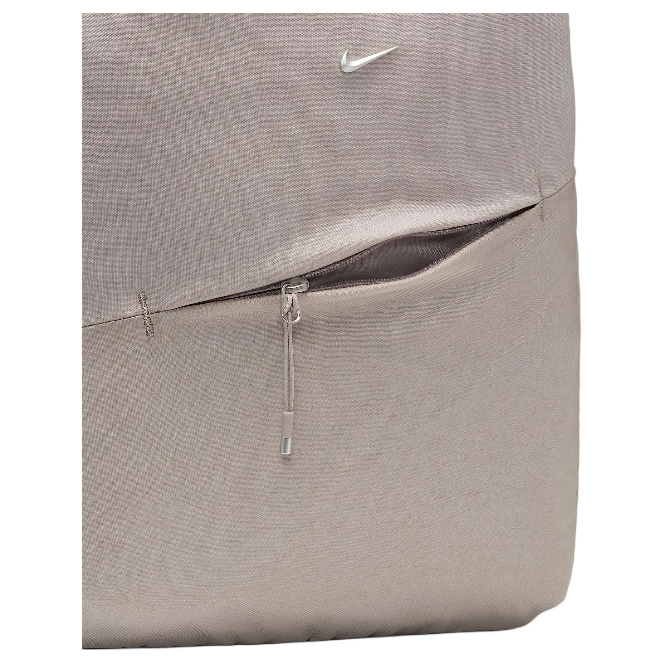 Nike Aura 24L