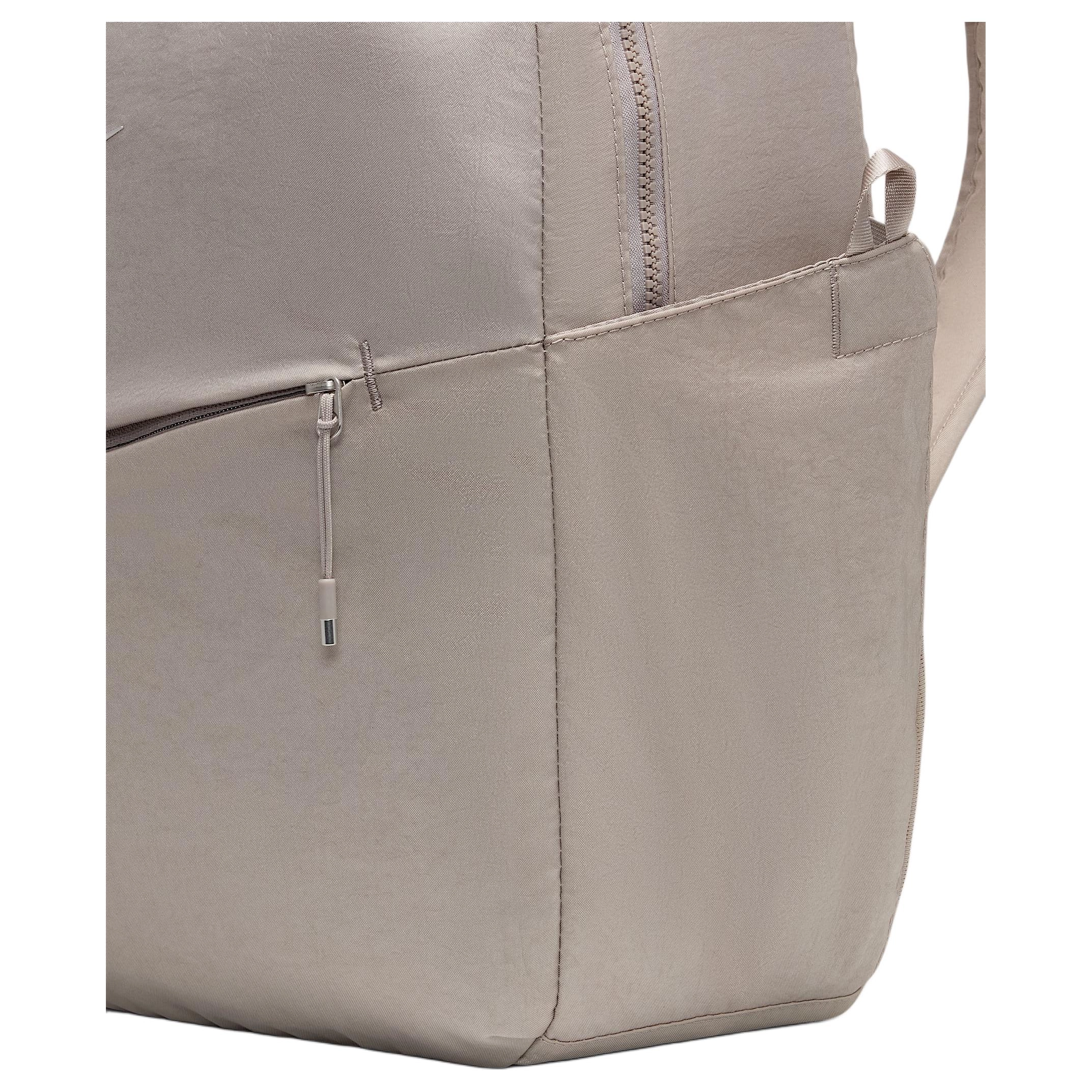 Nike Aura 24L