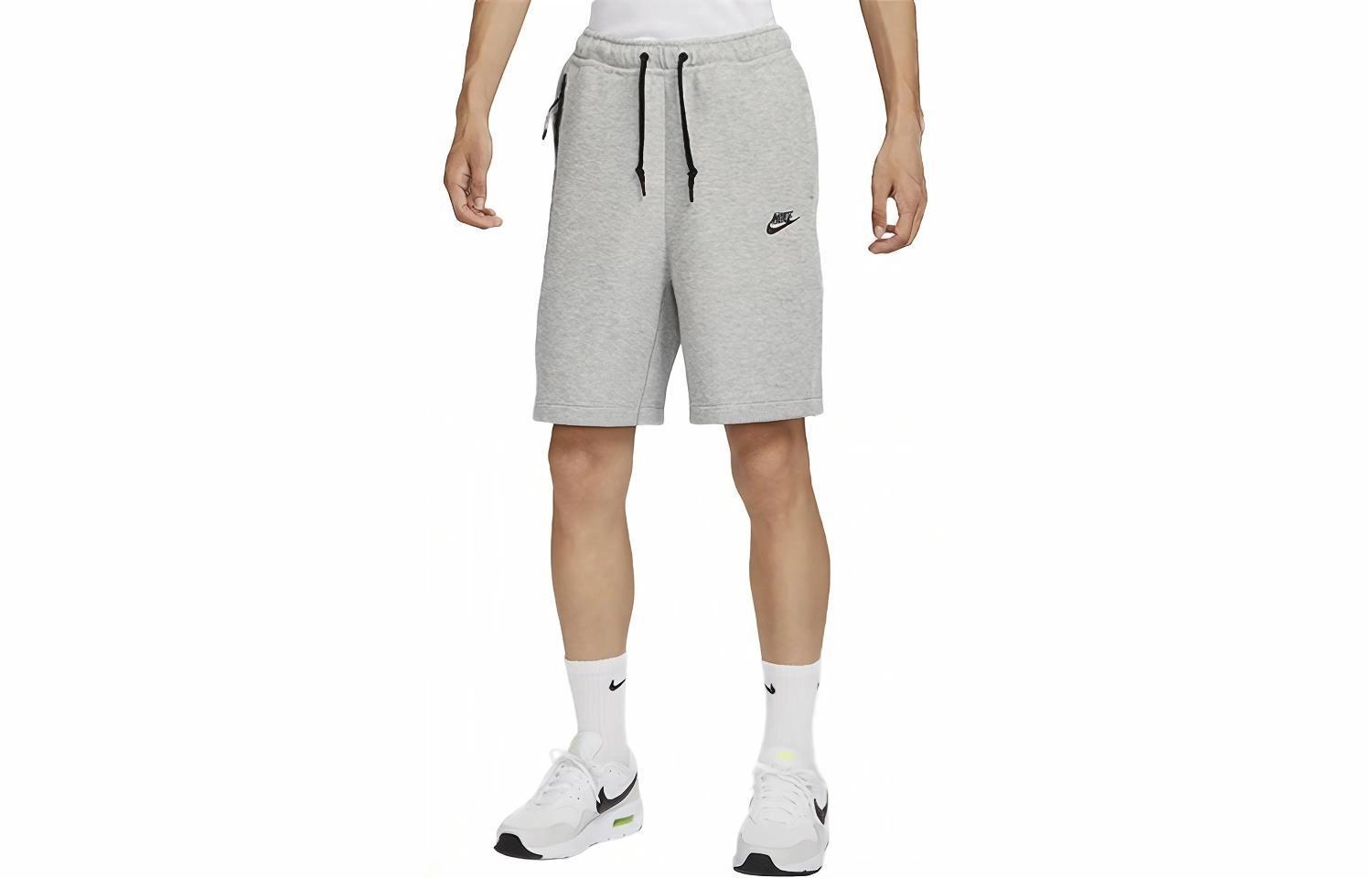 Nike Sportswear Tech Fleece Logo