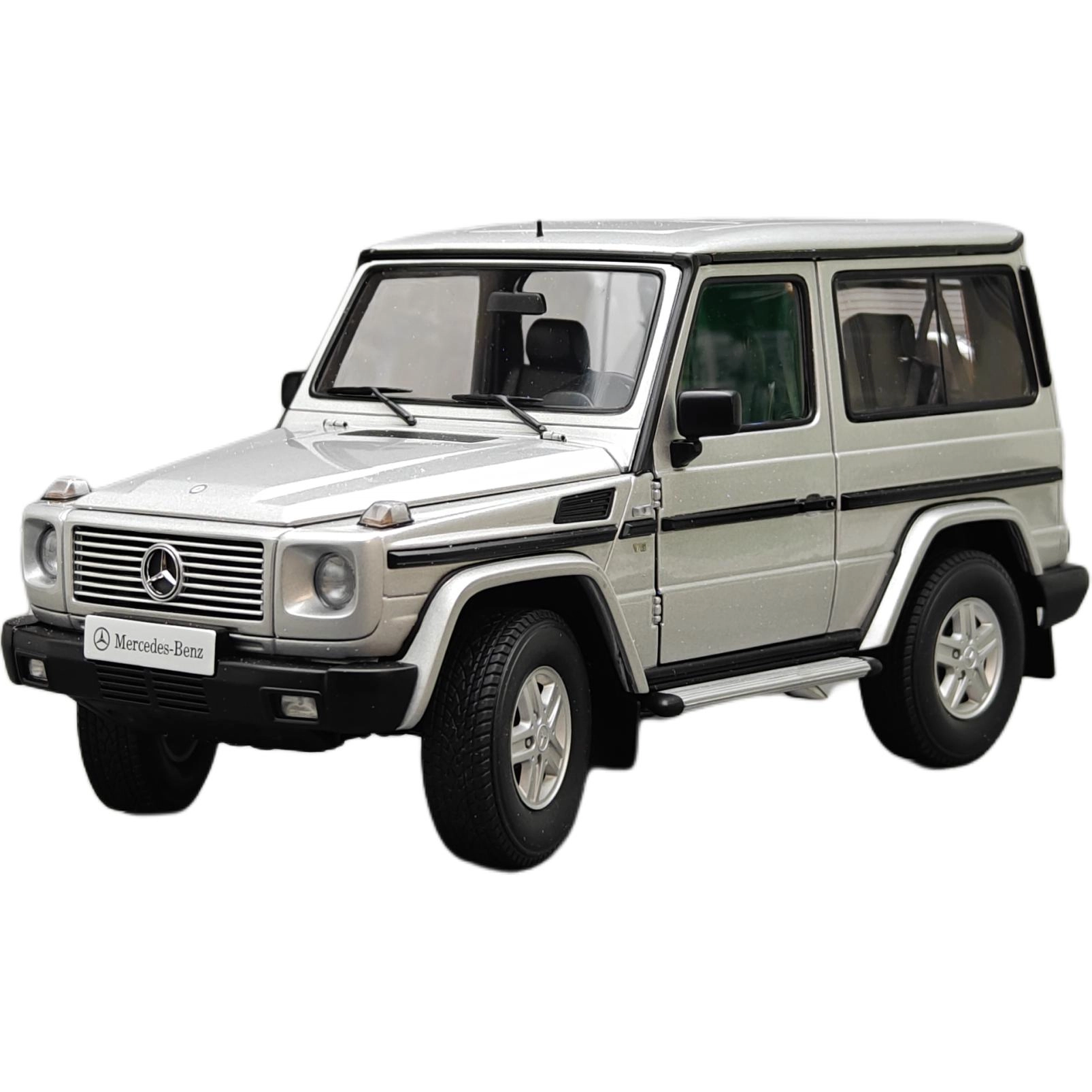 AUTOart 118 Benz G 500 1998 SWB