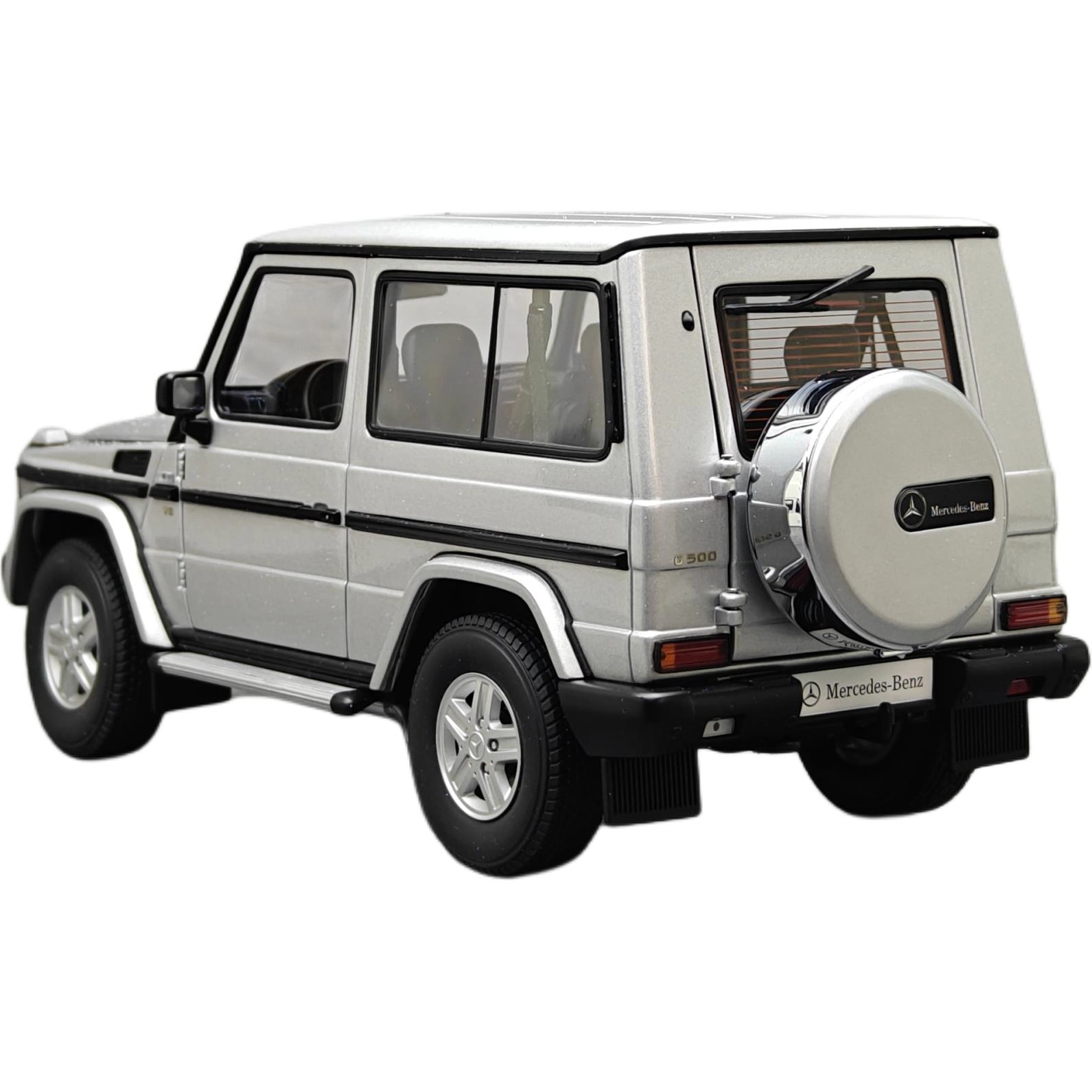 AUTOart 118 Benz G 500 1998 SWB
