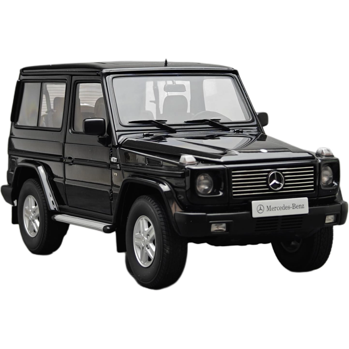 AUTOart 118 Benz G 500 1998 SWB