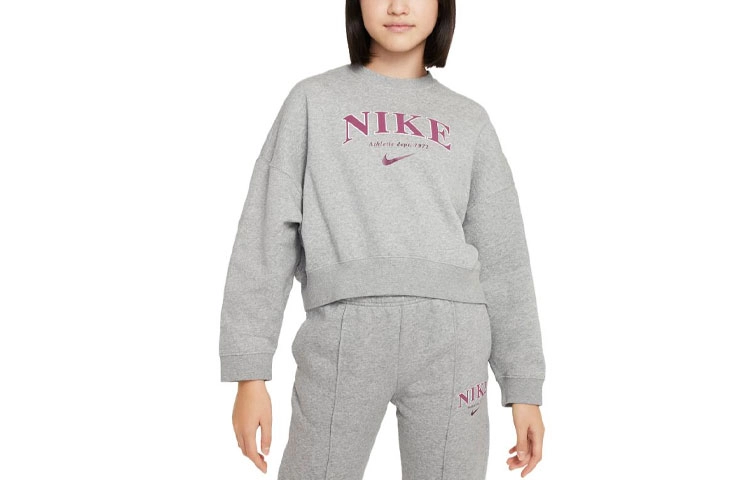 Nike Sportswear Trend Logo