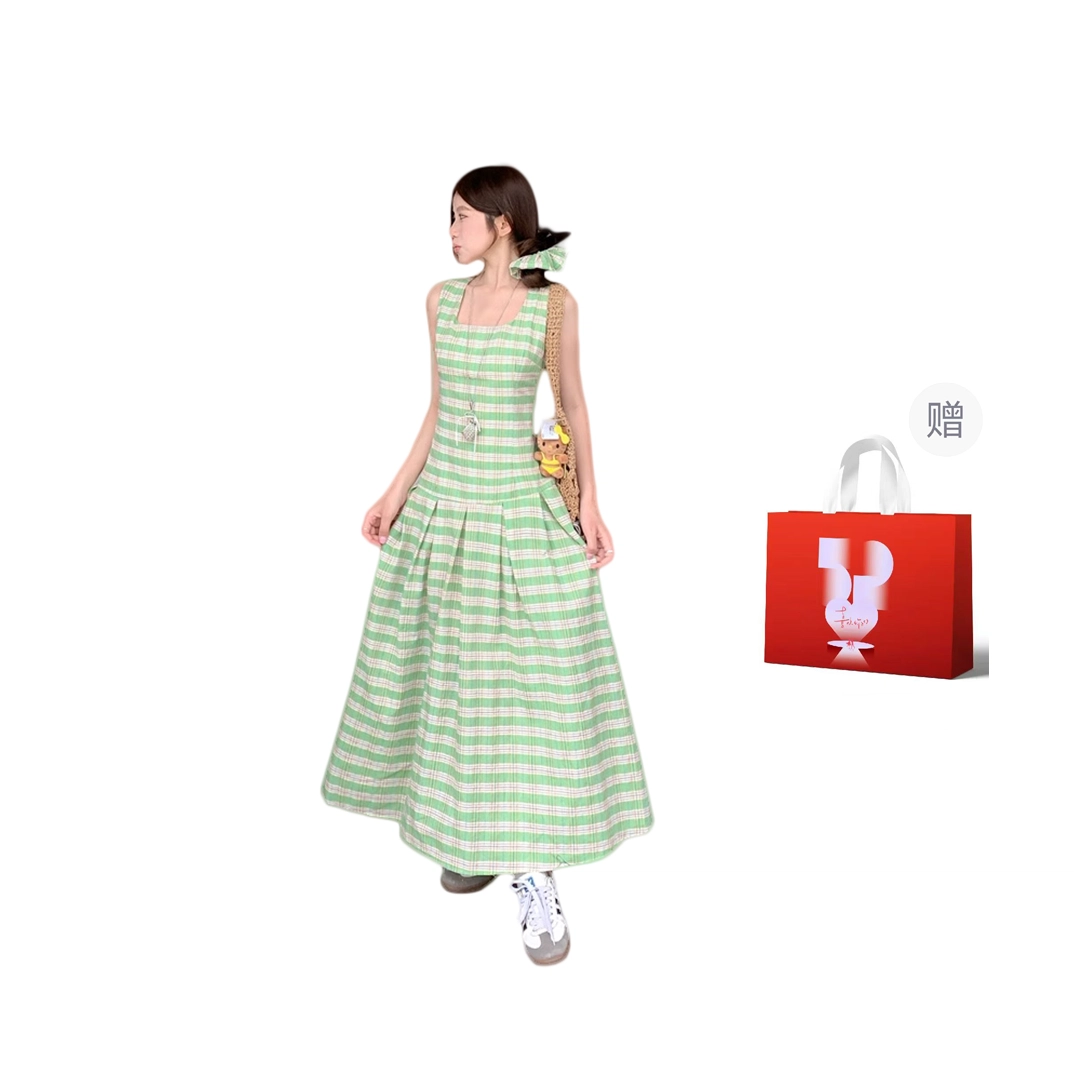 COMMA GIRL A