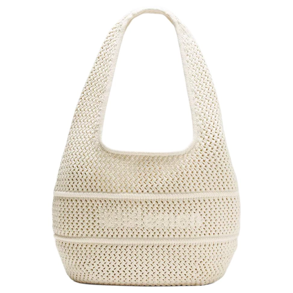 lululemon 7L Logo )