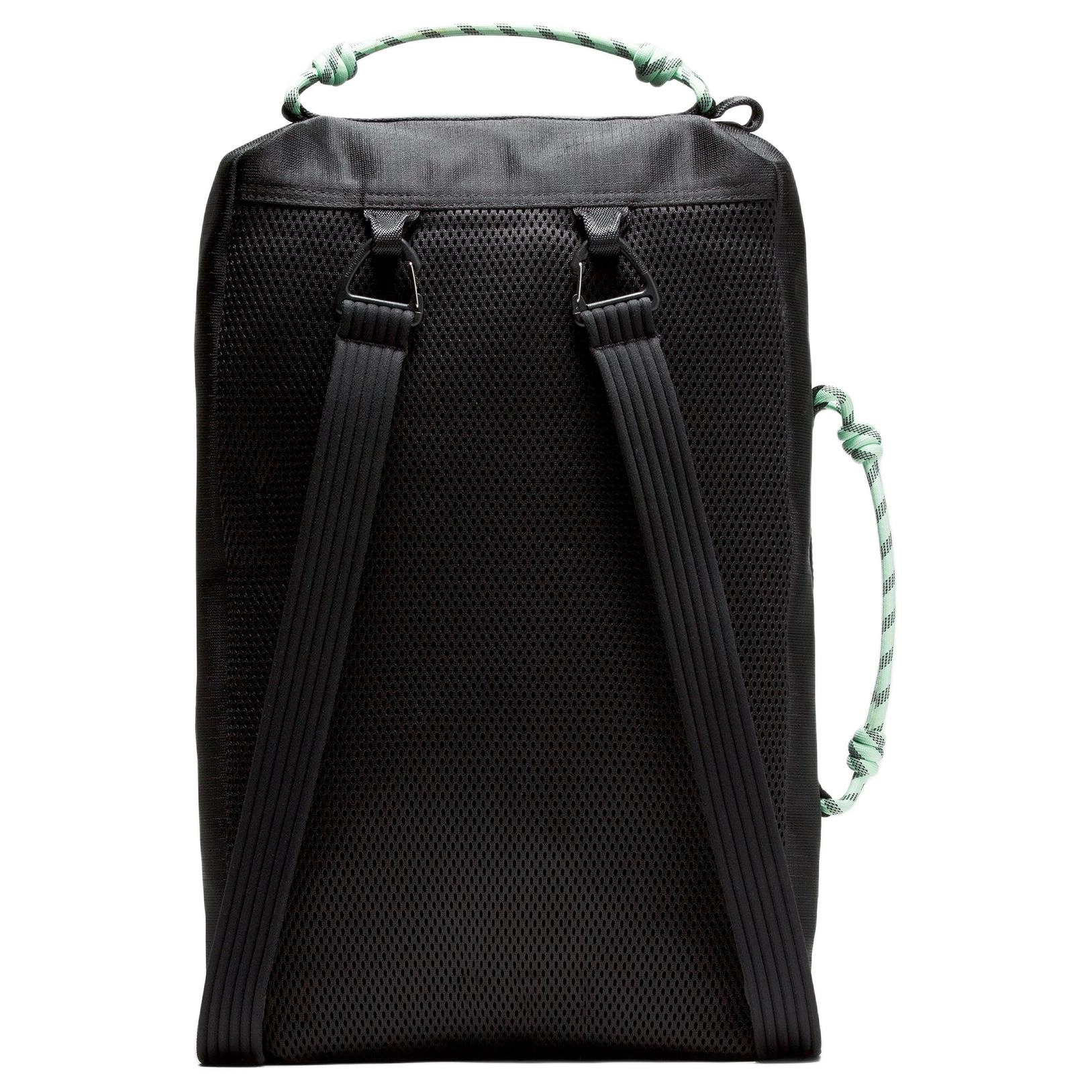 lululemon Fast Track 16L