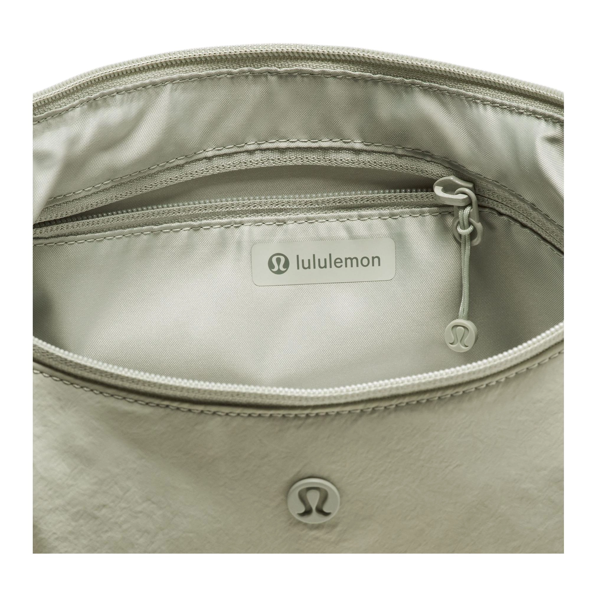 lululemon Slouchy 6L