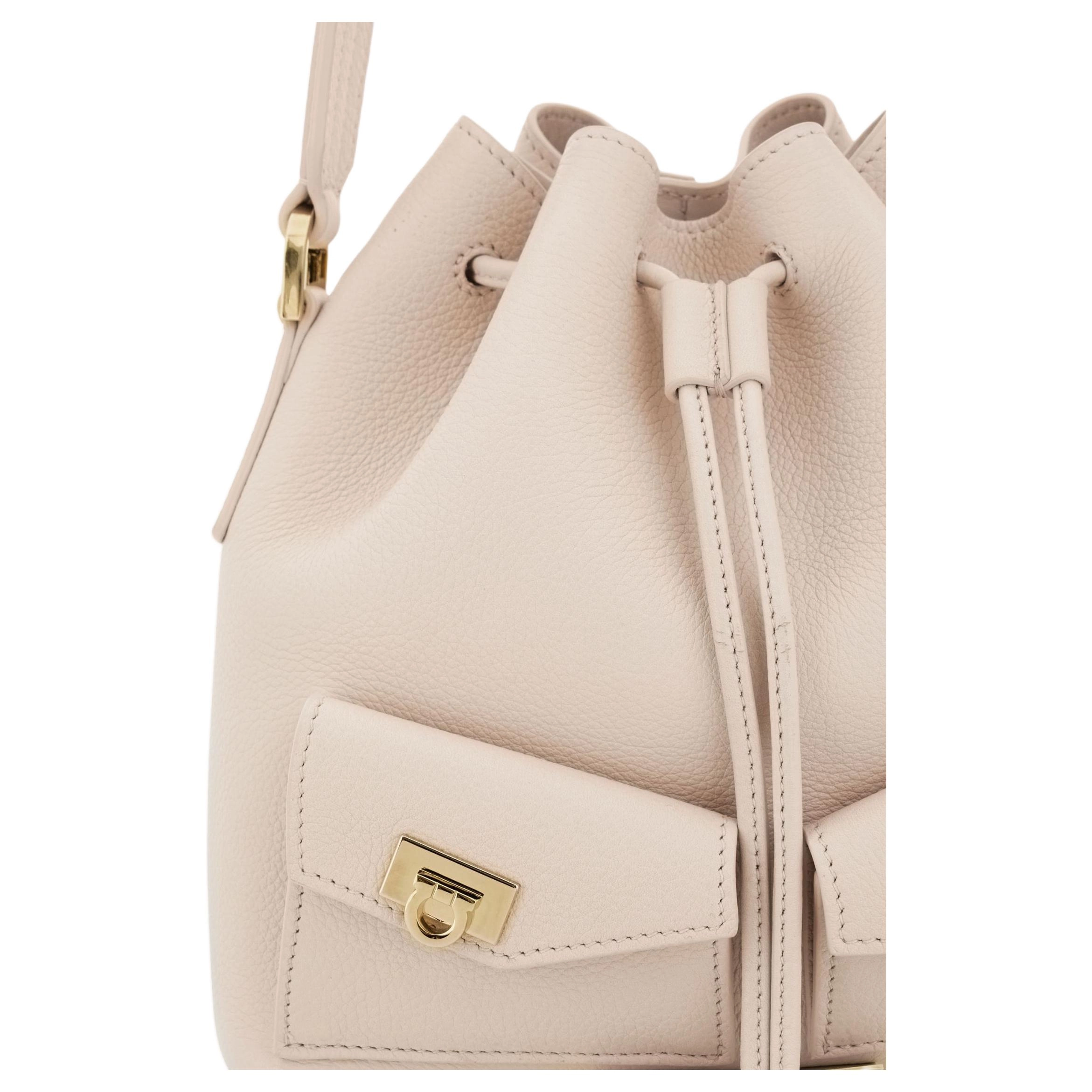 FERRAGAMO Hug