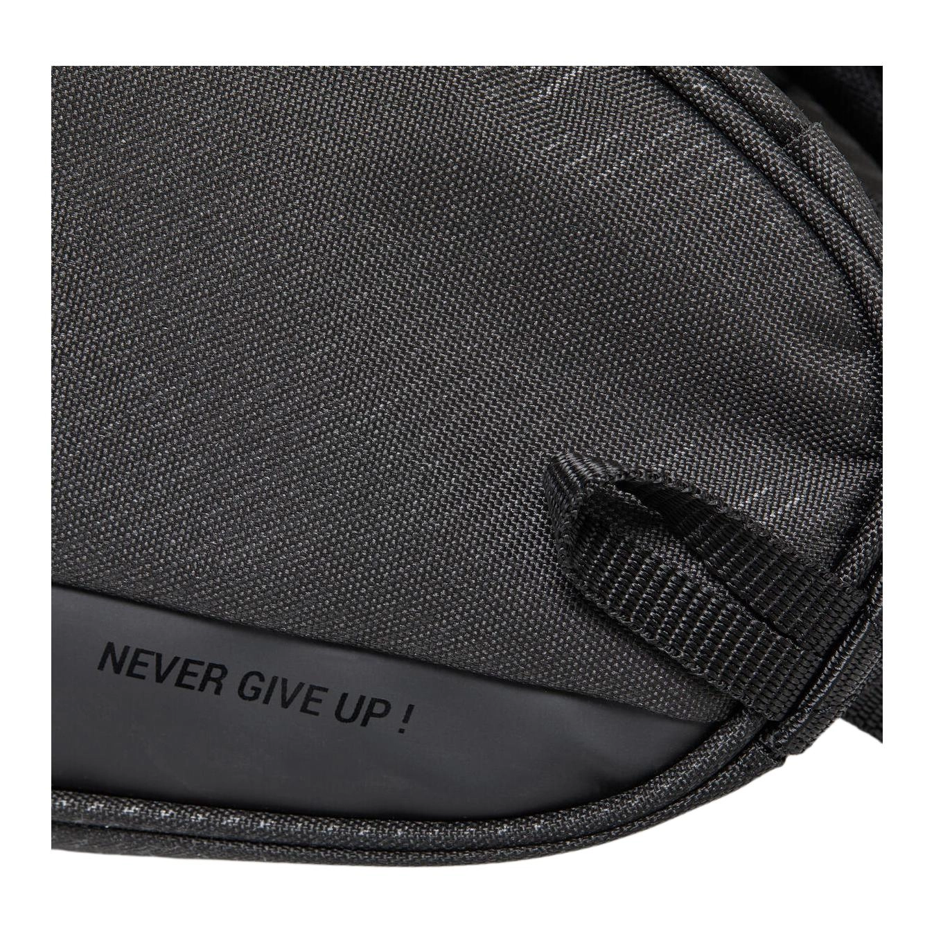 DECATHLON Artengo 65L Logo