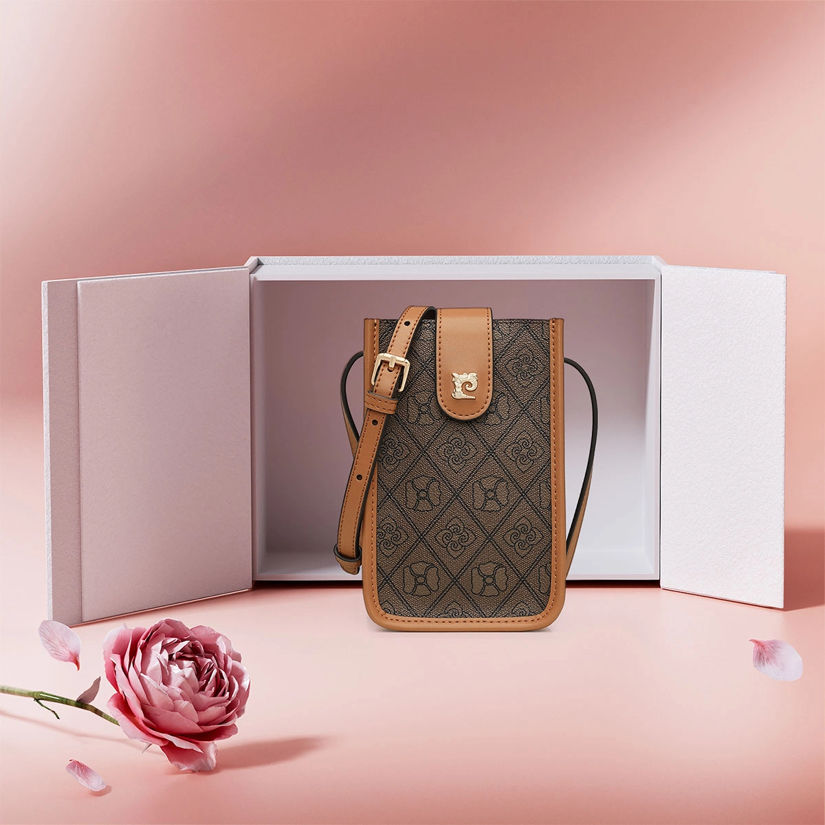 PIERRE CARDIN PVC
